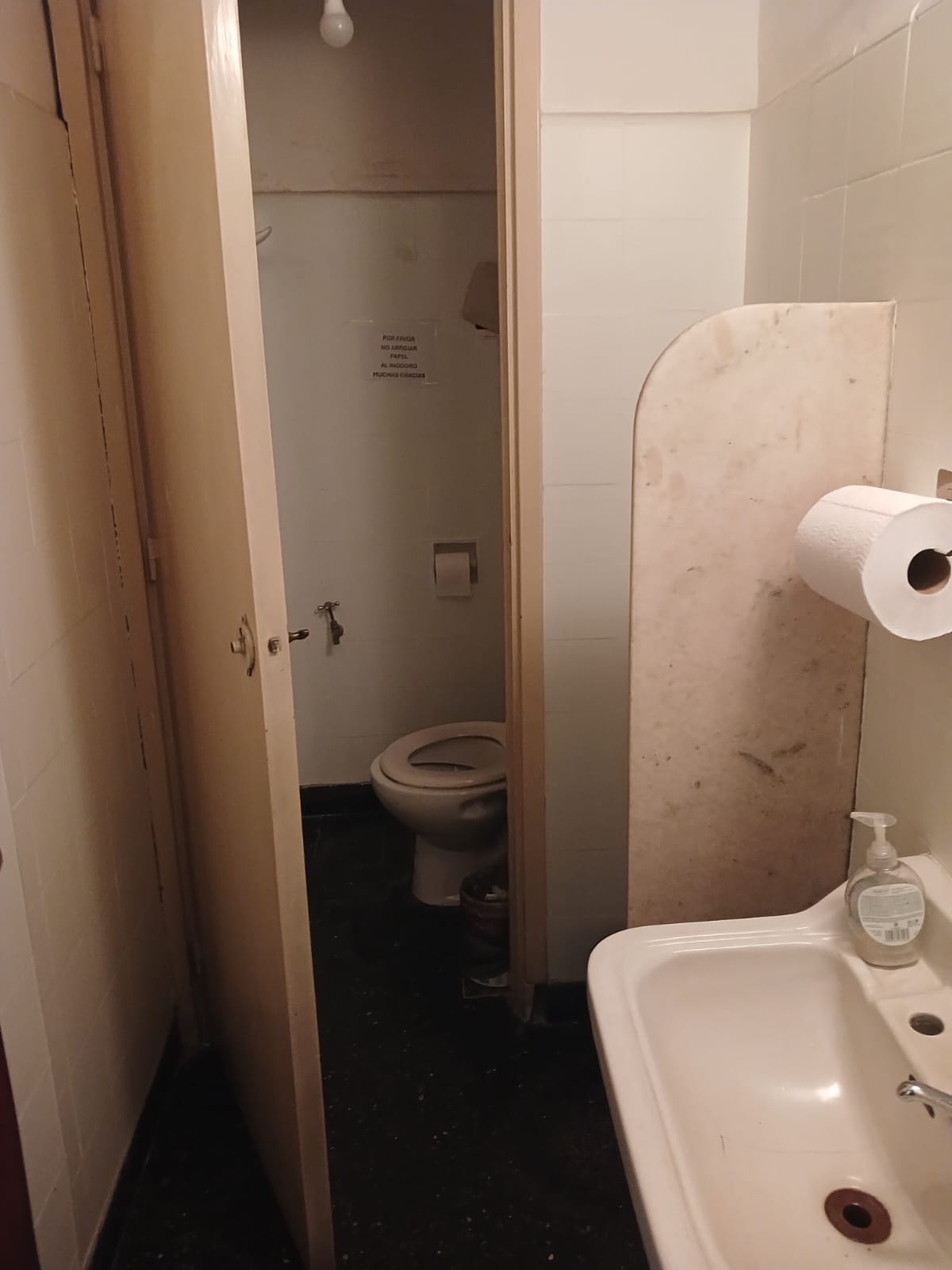 OFICINA EN VENTA , ZONA TRIBUNALES.